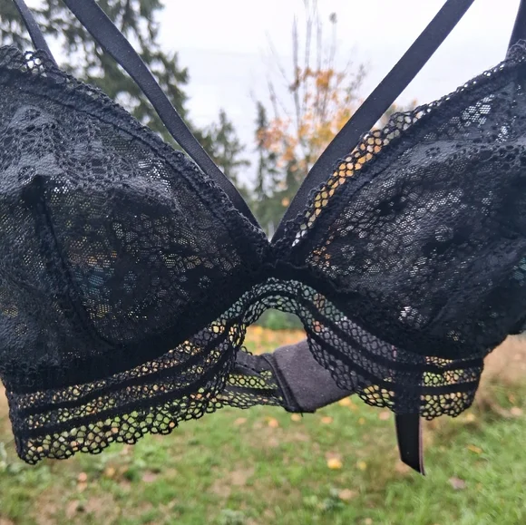 EUC Victoria's Secret Black Sz. S Unlined No Underwire Mesh/Lace Bra - Picture 2 of 7
